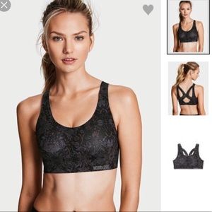 Victoria’s Secret Angel Max sports bra
